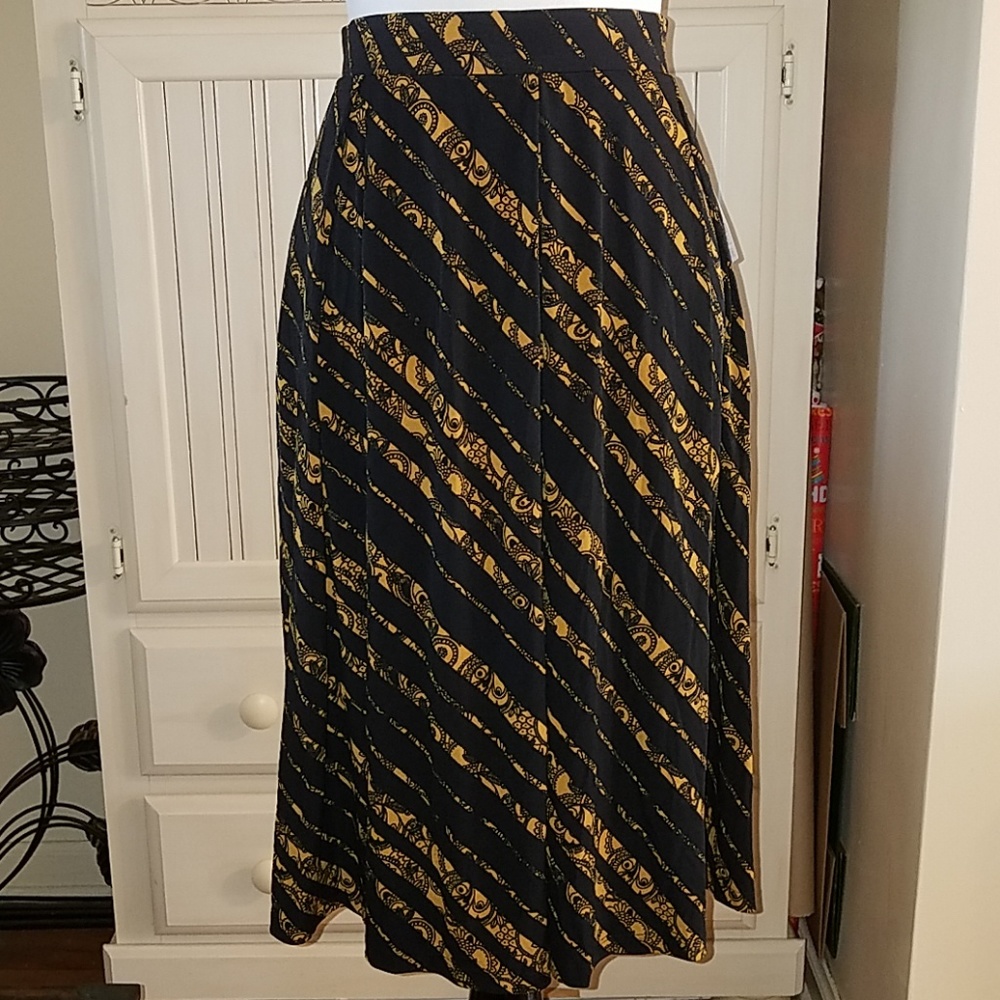 NWT LuLaRoe Madison skirt!